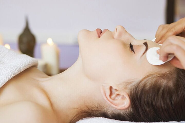 Customized Skin Analysis and Cleansing